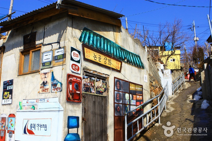 동해 논골담길 (등대 담화마을)