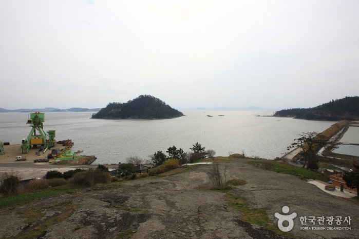 이충무공 벽파진 전첩비