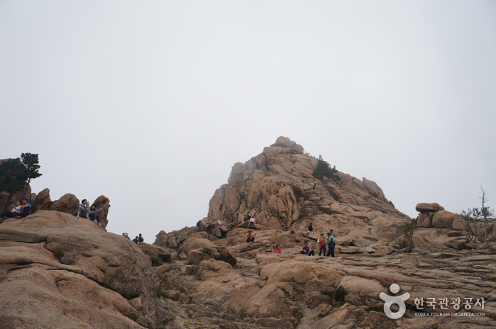족욕공원, 산책로, 설악산을 품에 안다.