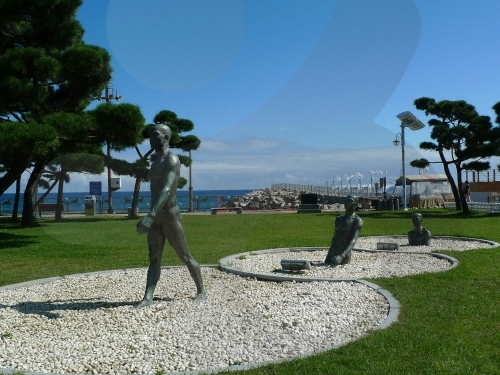 족욕공원, 산책로, 설악산을 품에 안다.